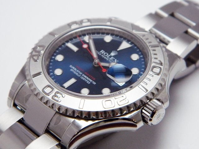 Many fans are favored by charming blue dials of Swiss fake Rolex watches.