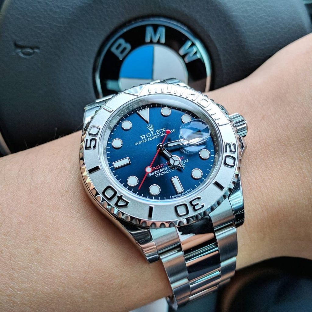 Blue dials fake watches can remind us of deep ocean.