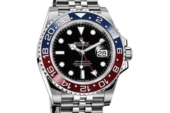 Dual-colored bezel replica watches are quite popular.