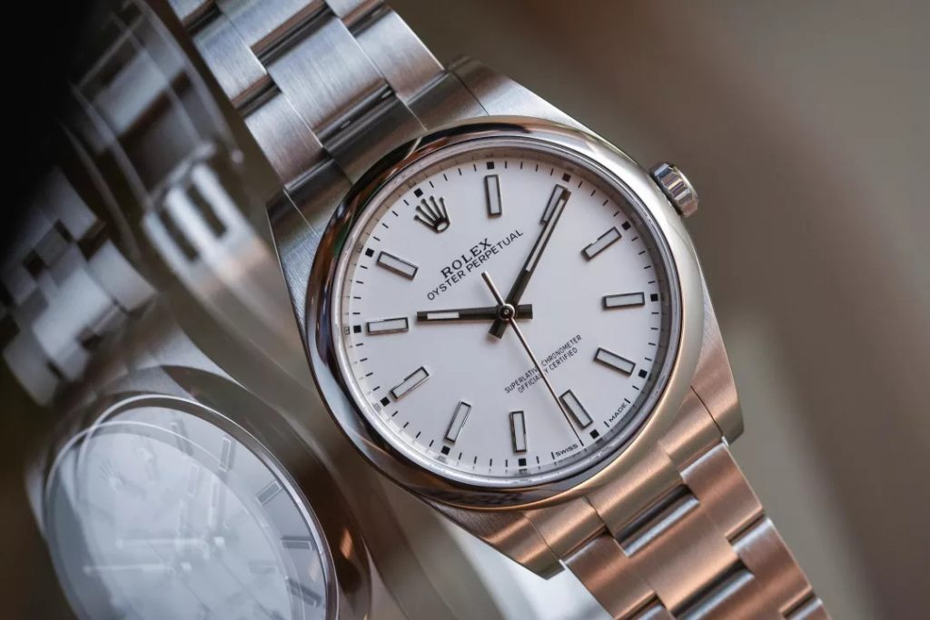 White dials Rolex replica watches are concise.