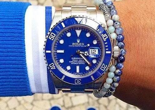 The blue dial Submariner looks so brilliant and charming.