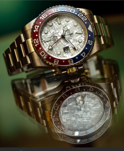 The 18ct white gold fake watches have blue and red bezels.