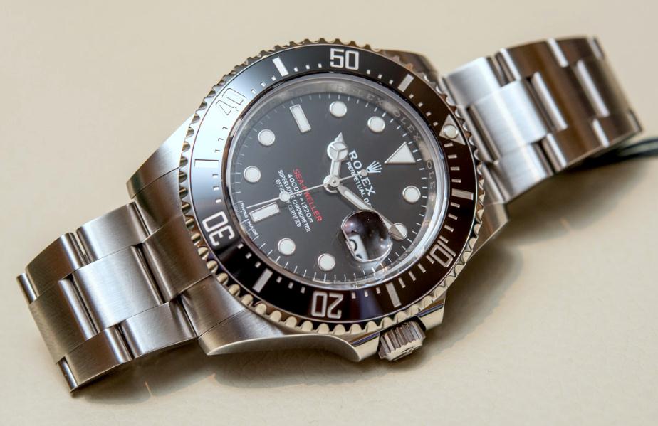 The black dials replica watches are designed for men.