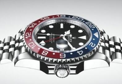 The red and blue bezel endows the timepiece with eye-catching appearance.