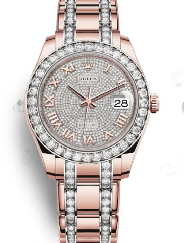 The diamonds paved on the dial present high level of watchmaking craftsmanship.