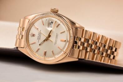 The Rolex Datejust Ref.1601 looks elegant and attractive.