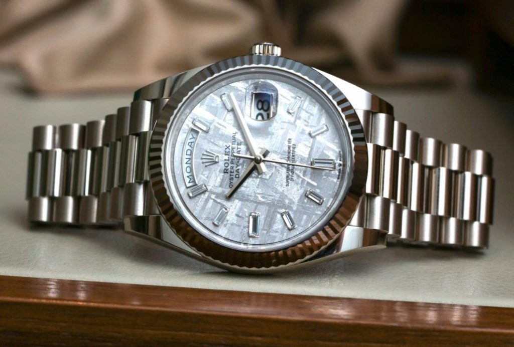 The grey dial fake watch has sapphire hour marks.